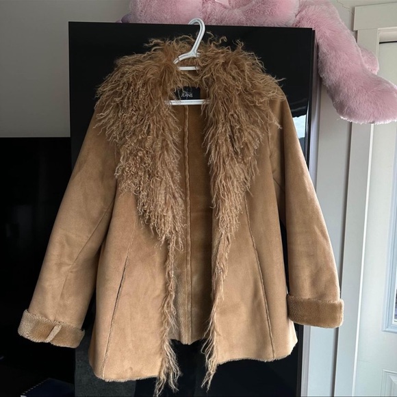 A sheepskin coat with natural sheep fur - Picture 2 of 9